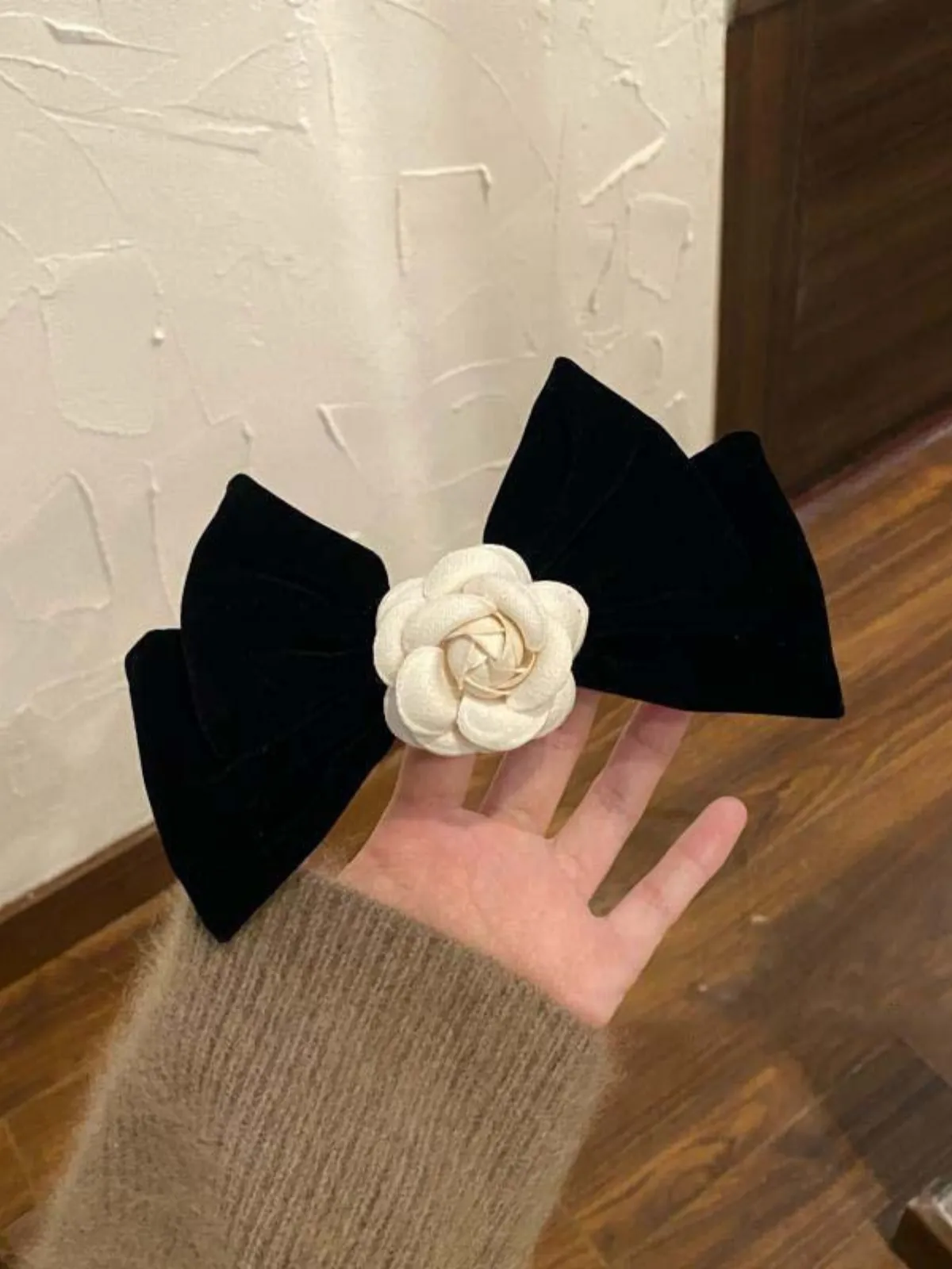 Soft Glam Style Black Velvet Bow Hair Clip